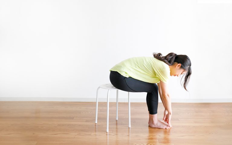 Do This Three Minute Seated Yoga Flow During Your Busy Day To Instantly Calm and Energize You!