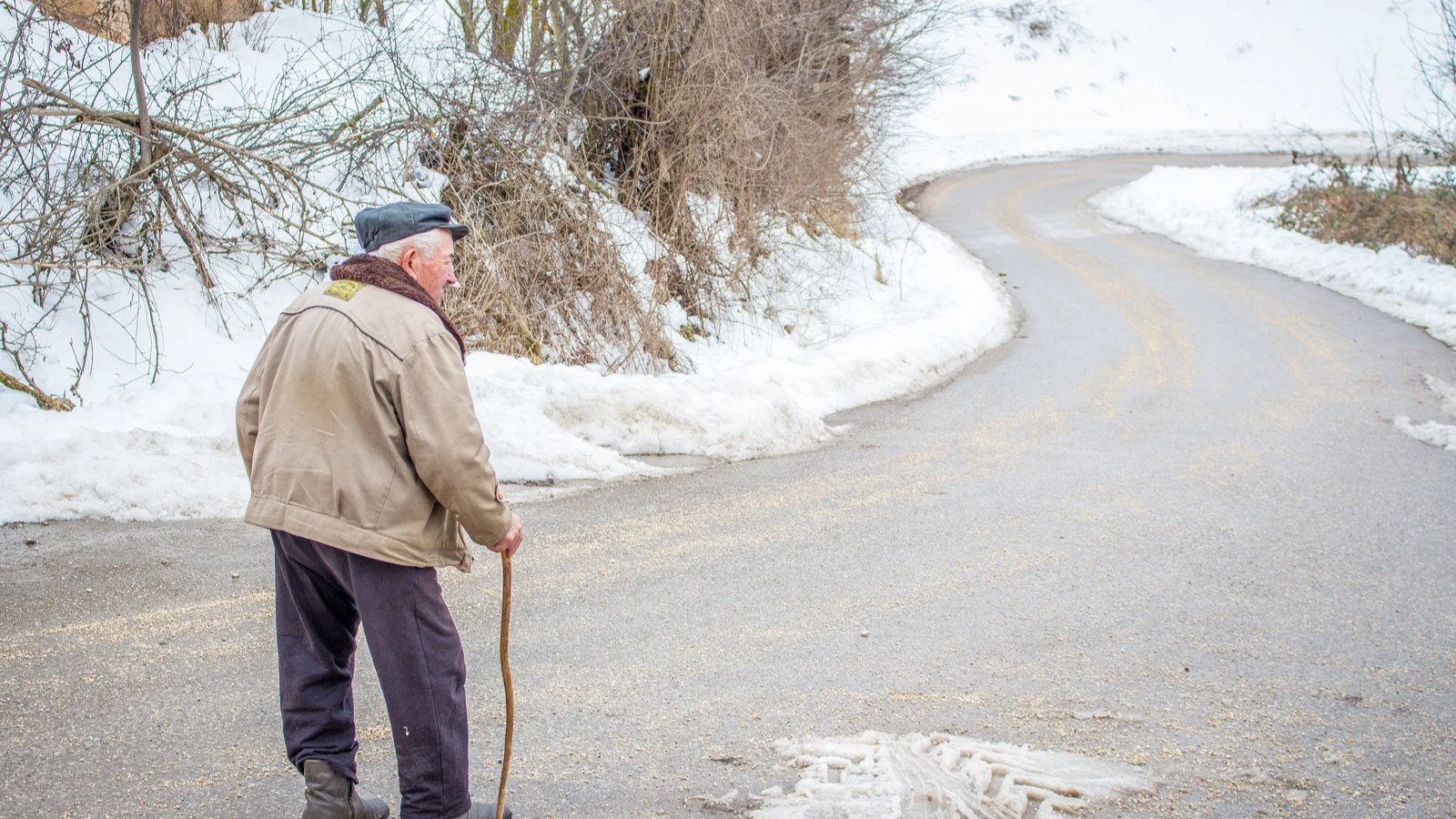 Slippery Conditions Causing Fear of Falling? 5 Tips to Prevent Falls Outside