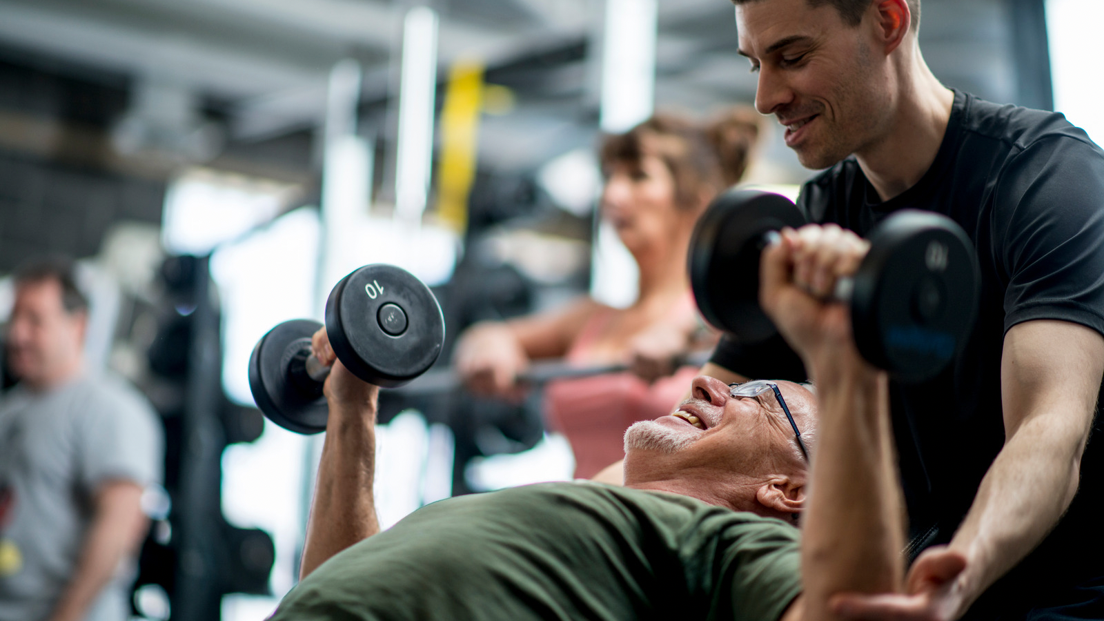 5 Ways A Personal Trainer Can Help You This New Year